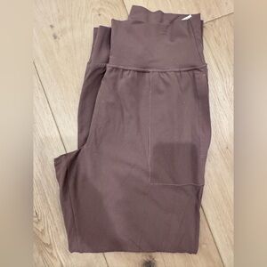 Athleta Salutation size 8 Jogger color plum great condition